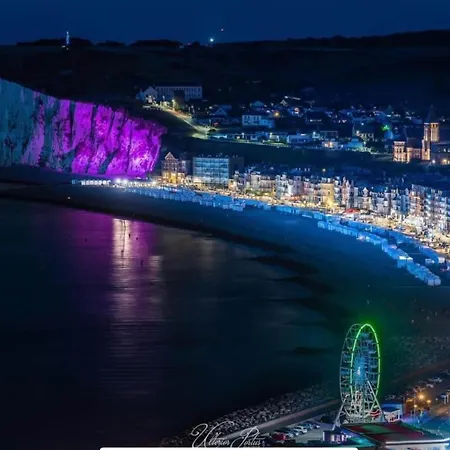 La Vue Mers: Panoramic Sea Views With Beach-side Convenience *