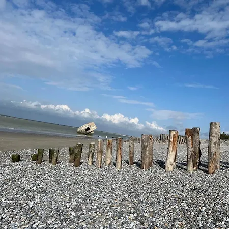 La Vue Mers: Panoramic Sea Views With Beach-side Convenience Apartment *